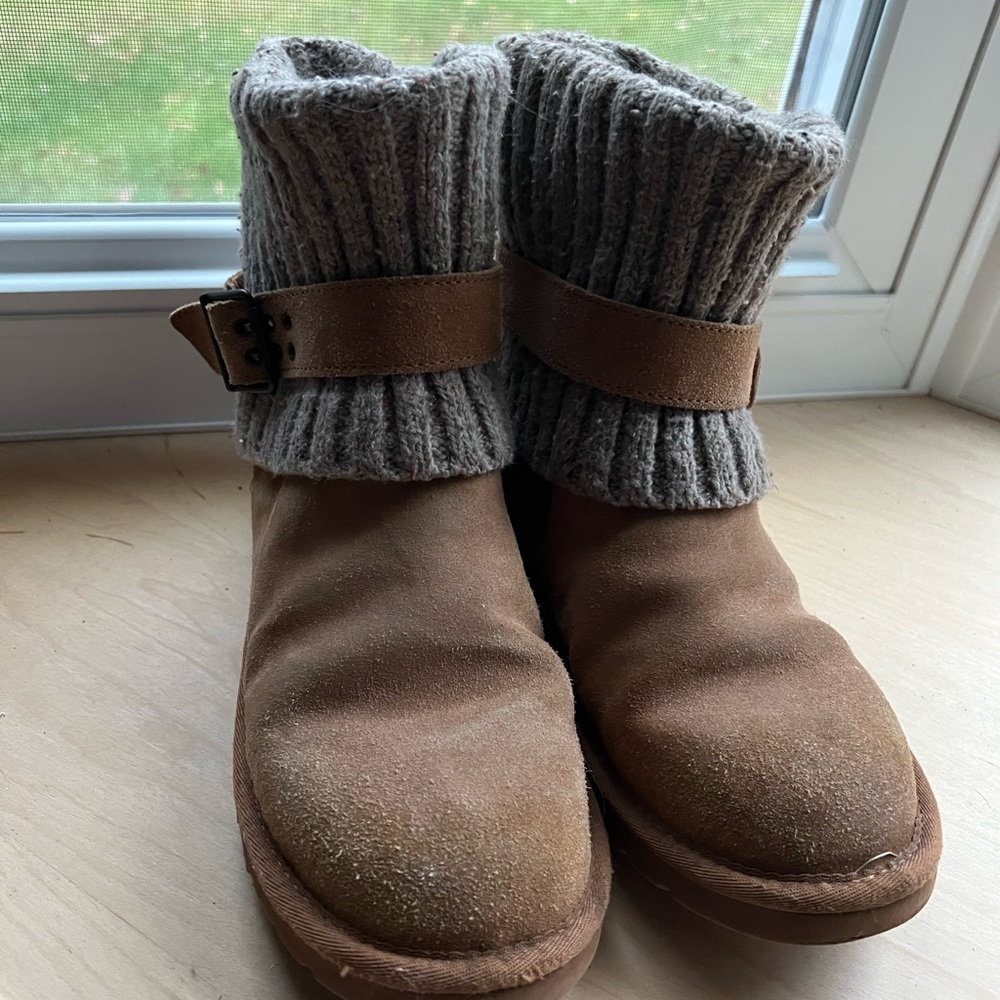Woman’s Uggs - Picture 3 of 6